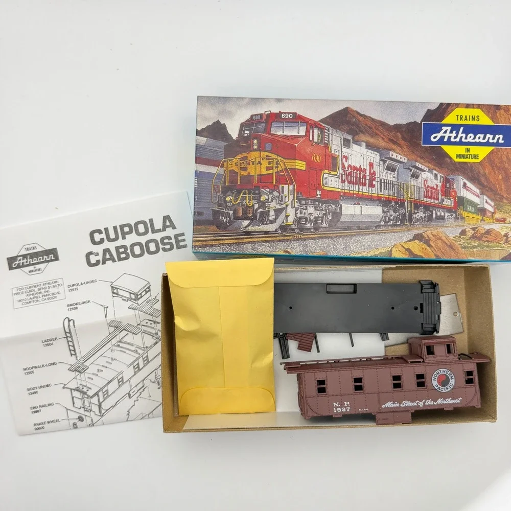 Athearn Cupola Caboose HO Scale Northern Pacific Brown Vintage Kit 1266